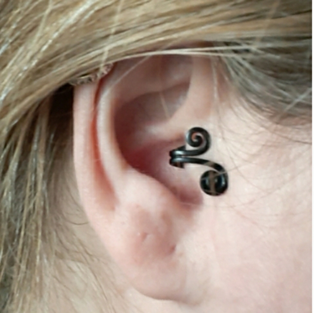 Swirly Tragus Ear Cuff- black